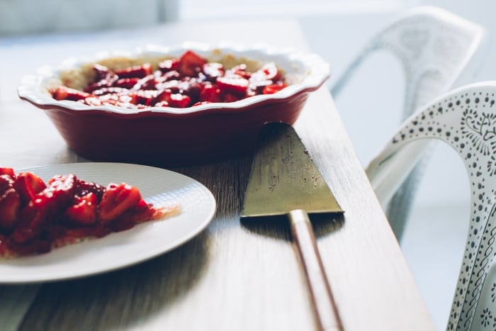 fresh strawberry pie that's so easy! beginner level and so delicious.