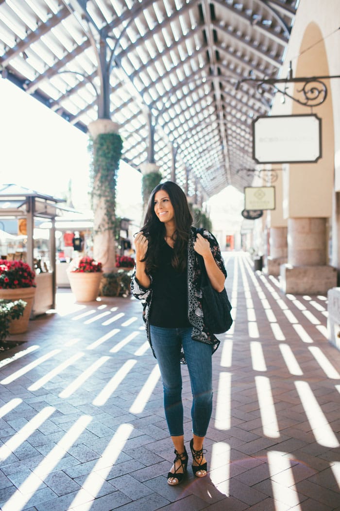 black floral kimono - the perfect layering piece for warmer weather!