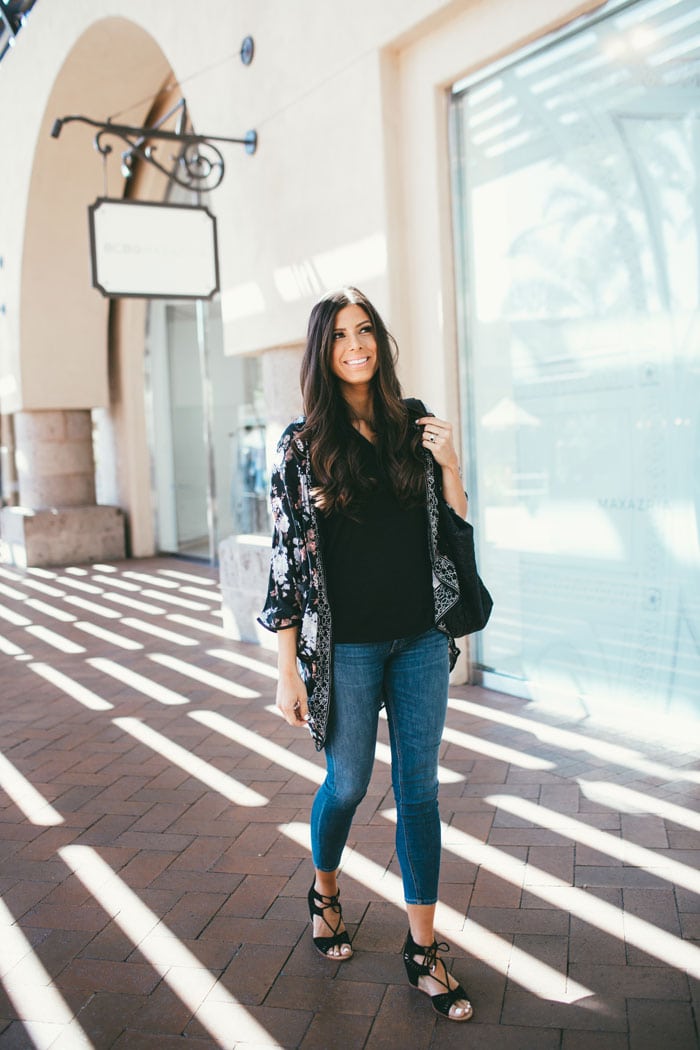 black floral kimono - the perfect layering piece for warmer weather!