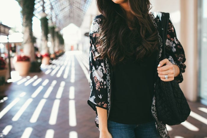 black floral kimono - the perfect layering piece for warmer weather!
