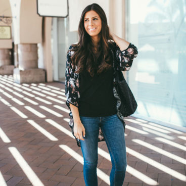 black floral kimono - the perfect layering piece for warmer weather!