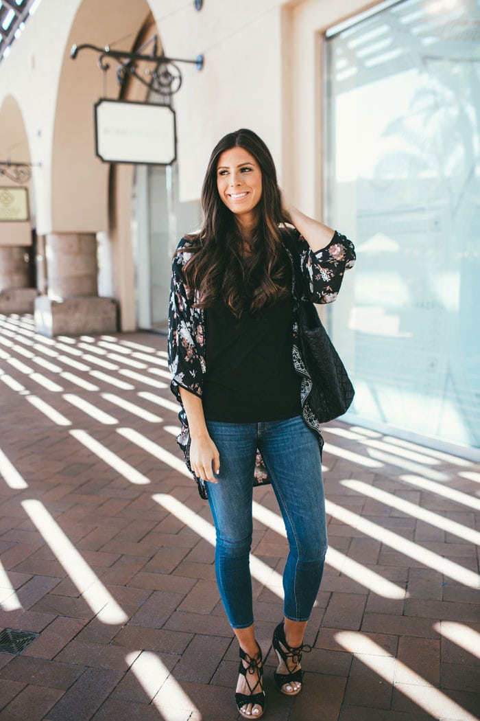 black floral kimono - the perfect layering piece for warmer weather!