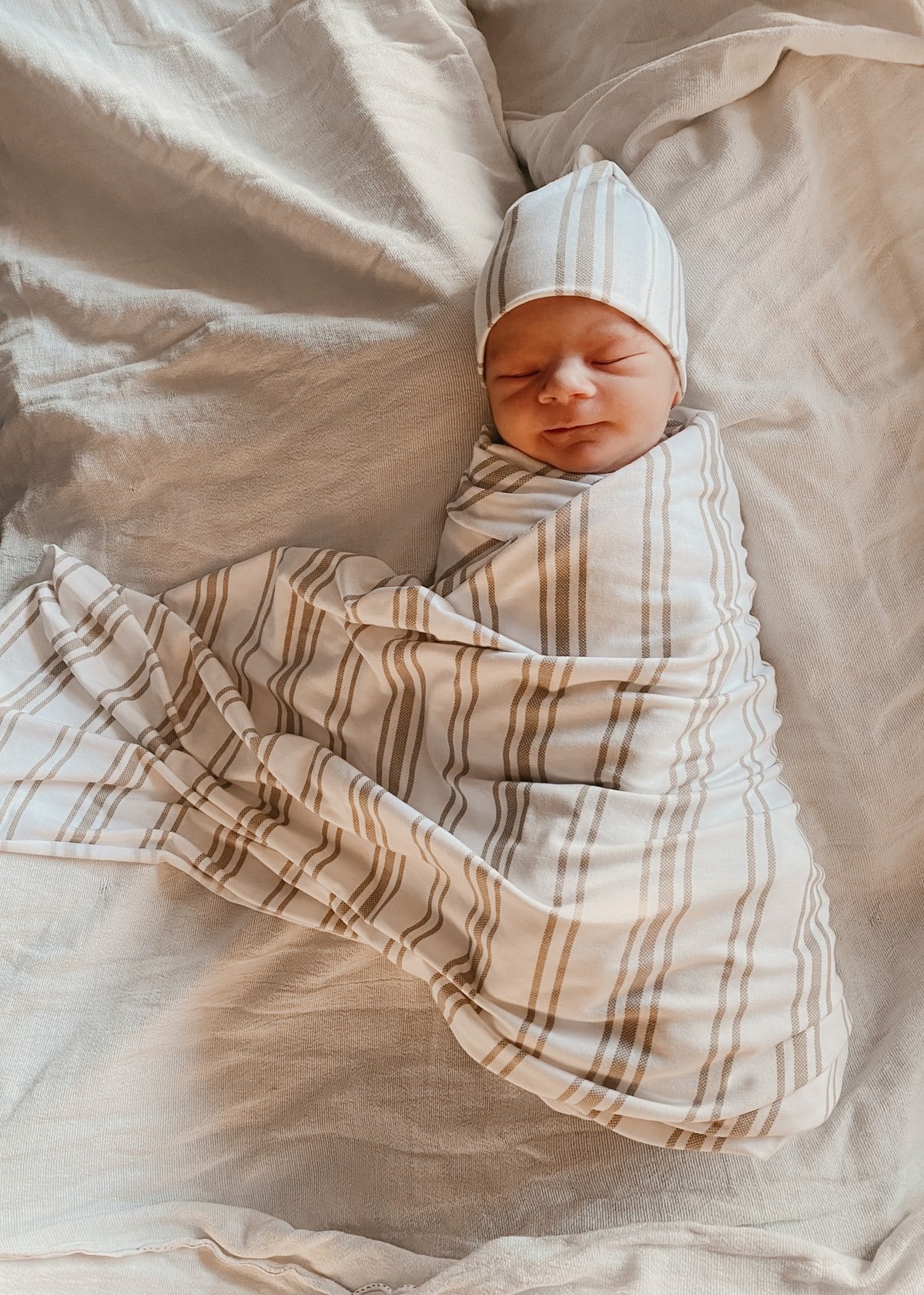 newborn baby saranoni swaddle