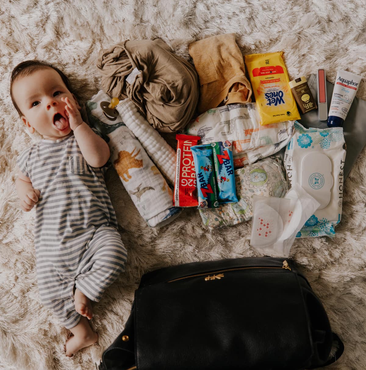 what to pack in your diaper bag