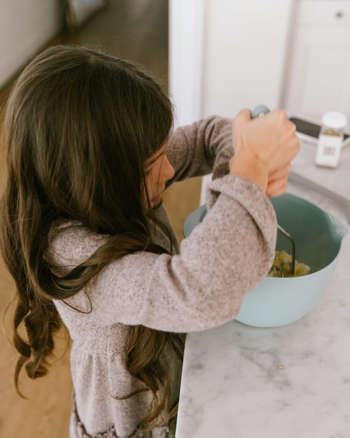 mixing bowls with lids