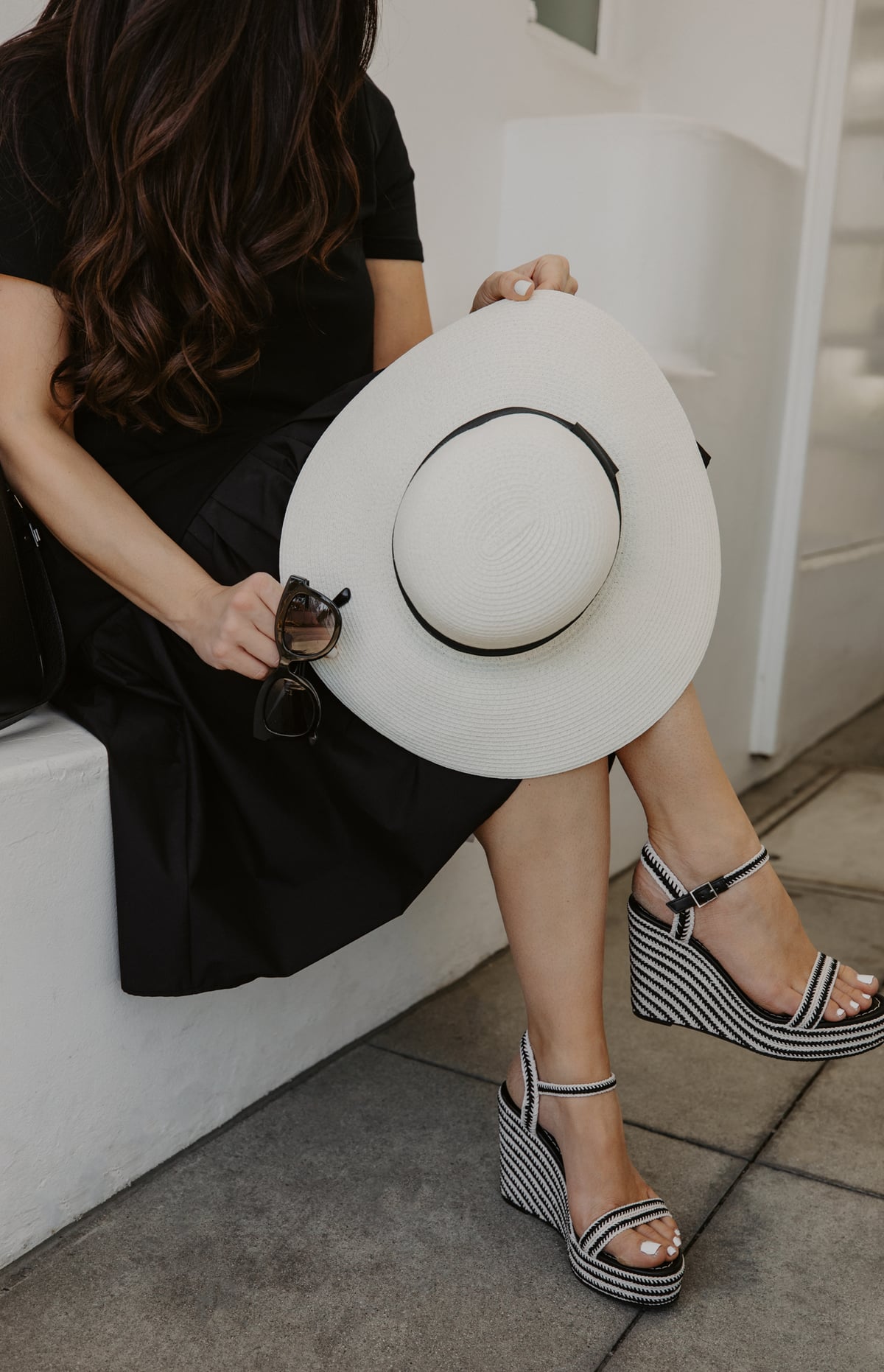 spring outfit with floppy hat
