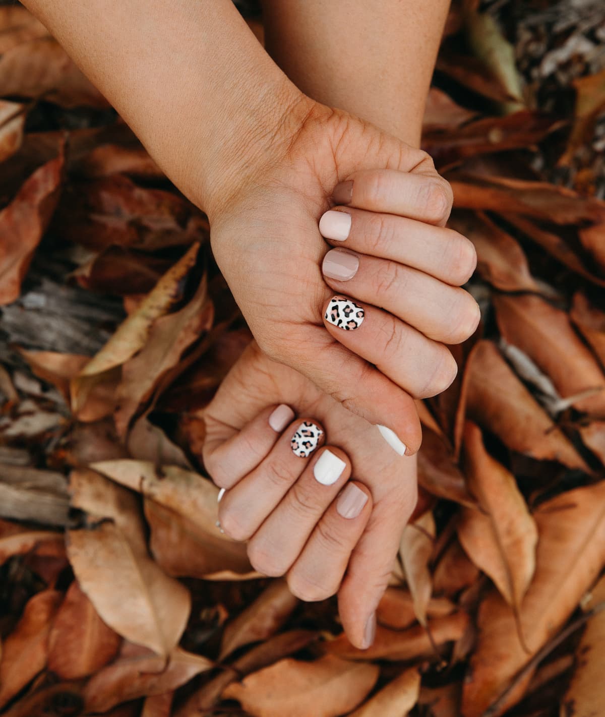 Red Aspen nails autumn design