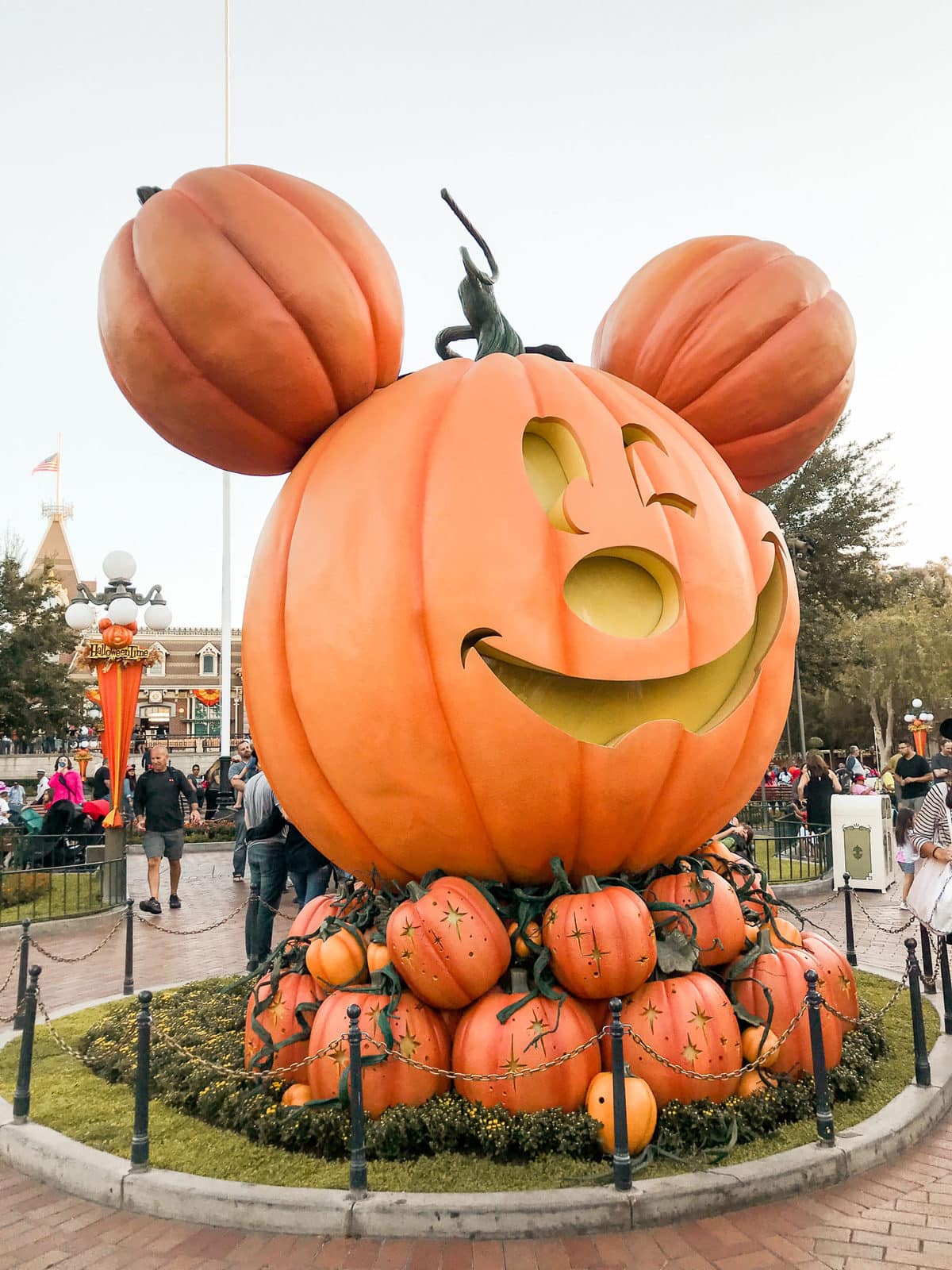 when does disneyland decorate for halloween?