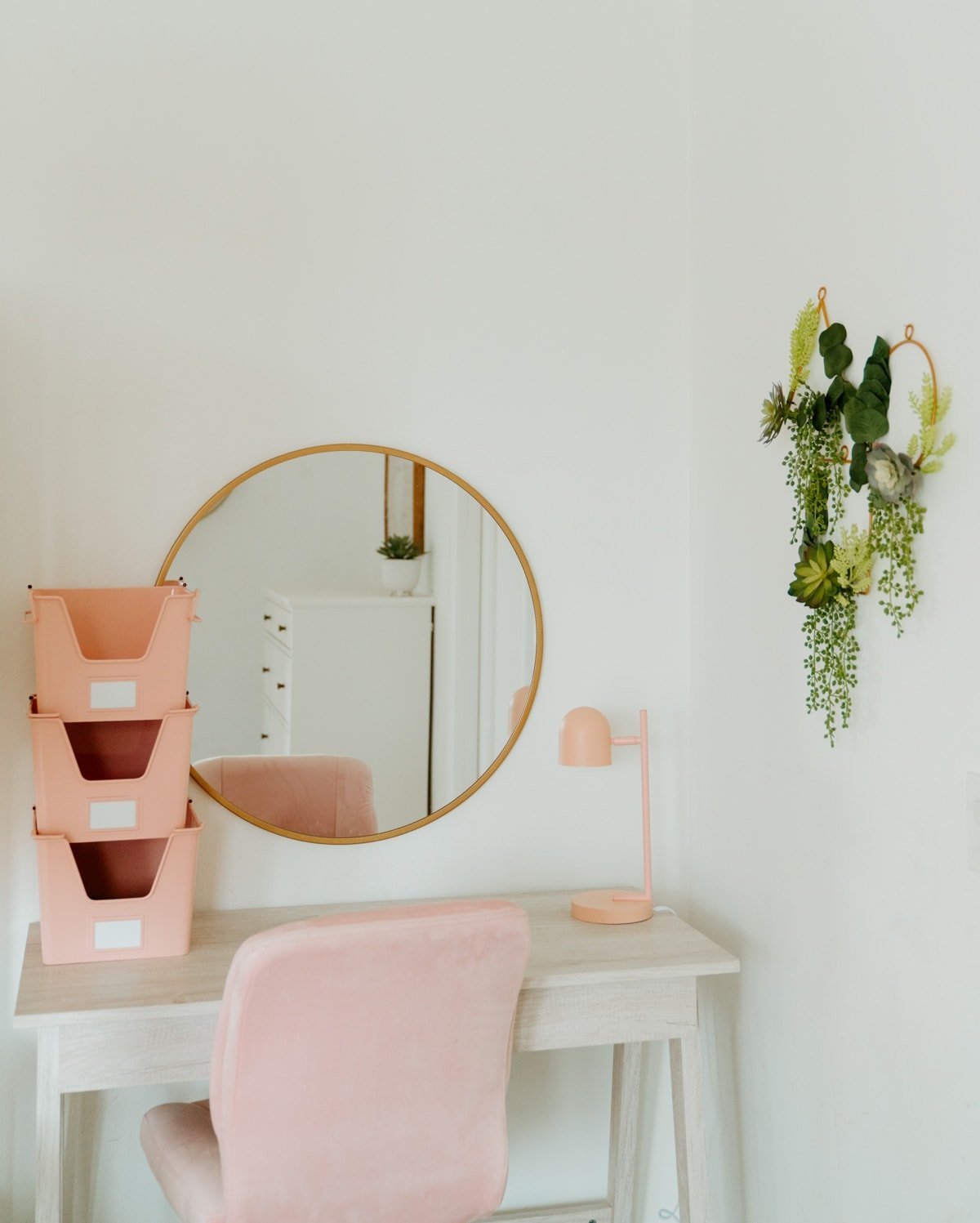 girls bedroom desk