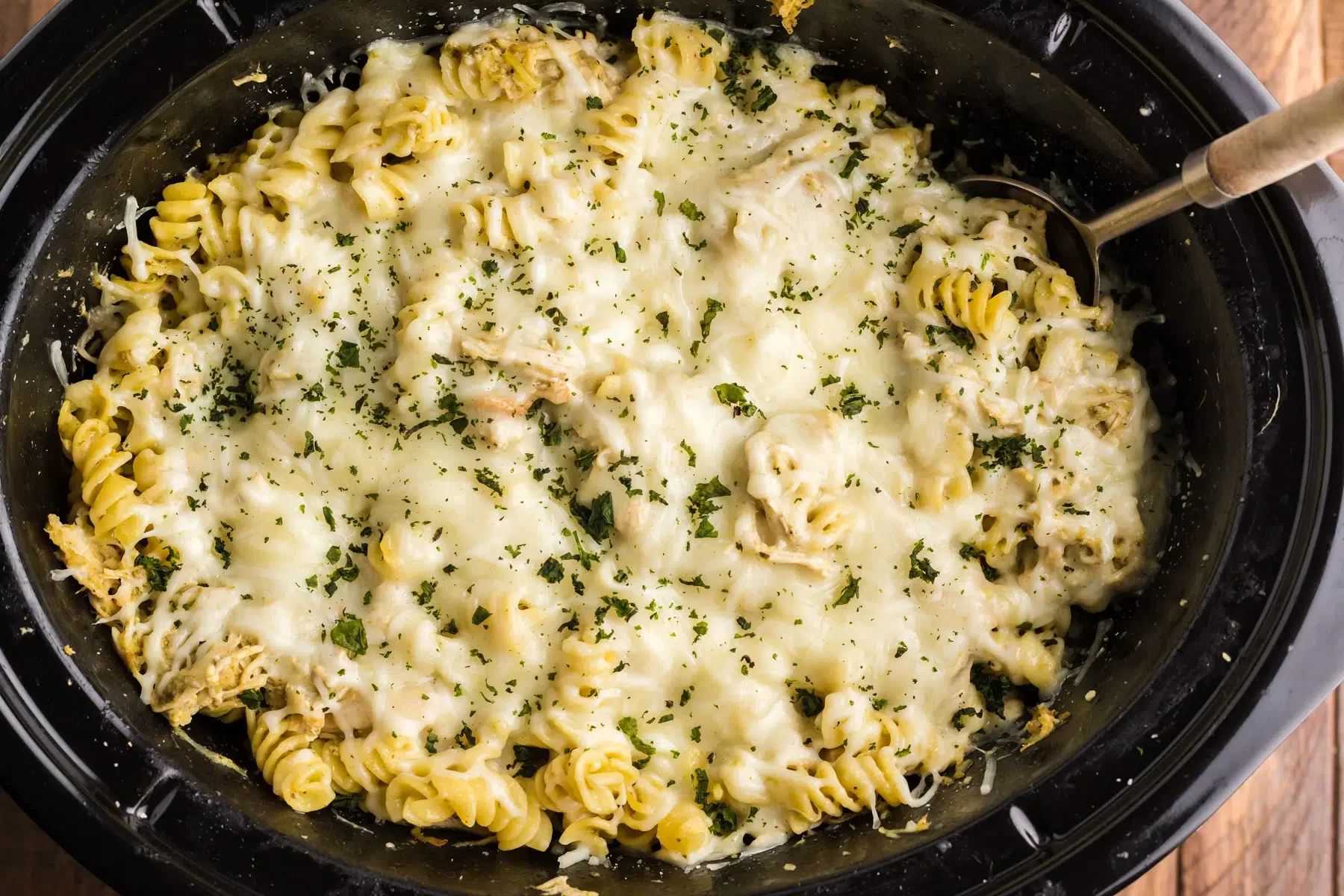 https://www.mintarrow.com/wp-content/uploads/2022/10/pesto-mozzarella-chicken-pasta-1-2.jpg-edited.webp