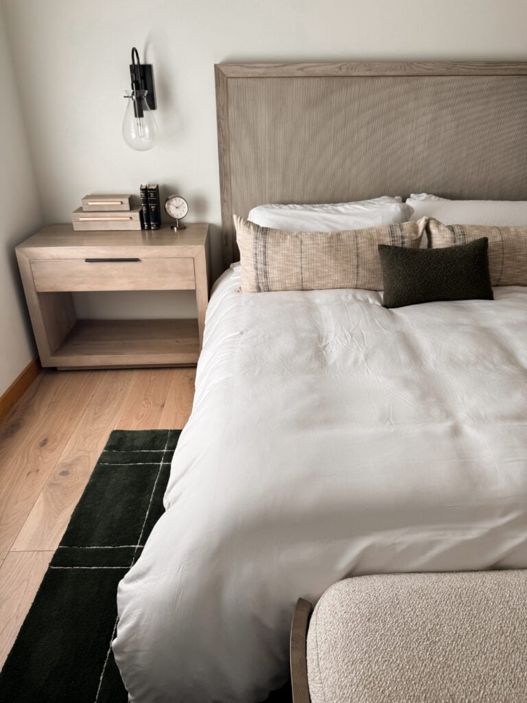 bedroom with cariloha