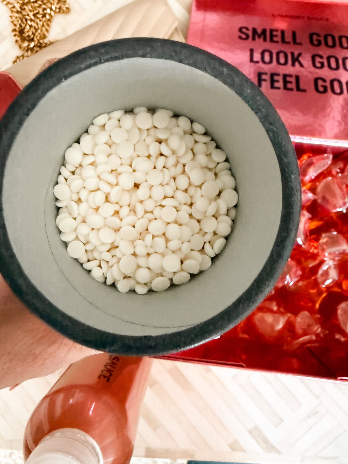 Laundry sauce scent booster beads