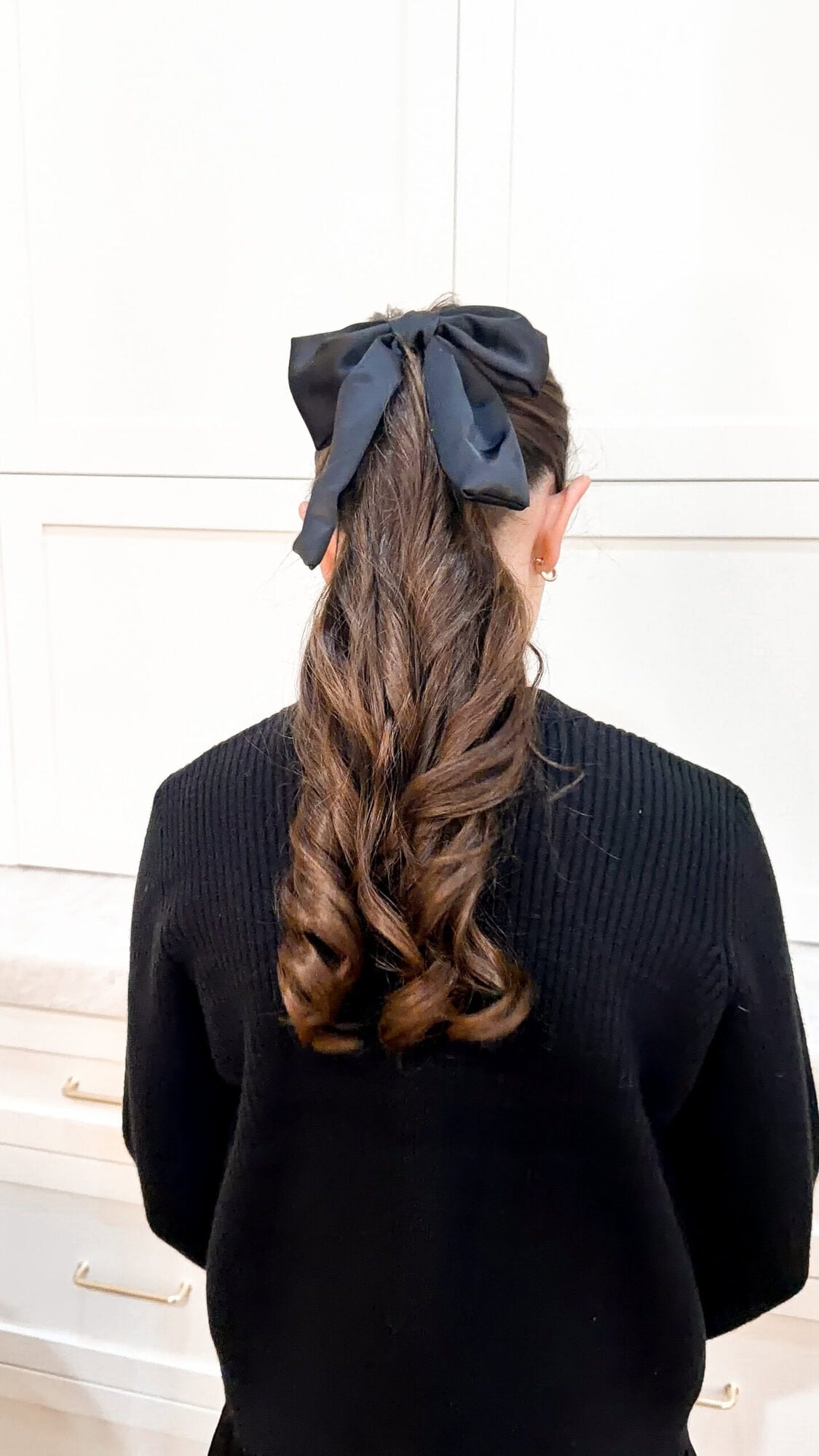 Using the Tymo Curl Pro Plus — auto-rotating curling iron in action